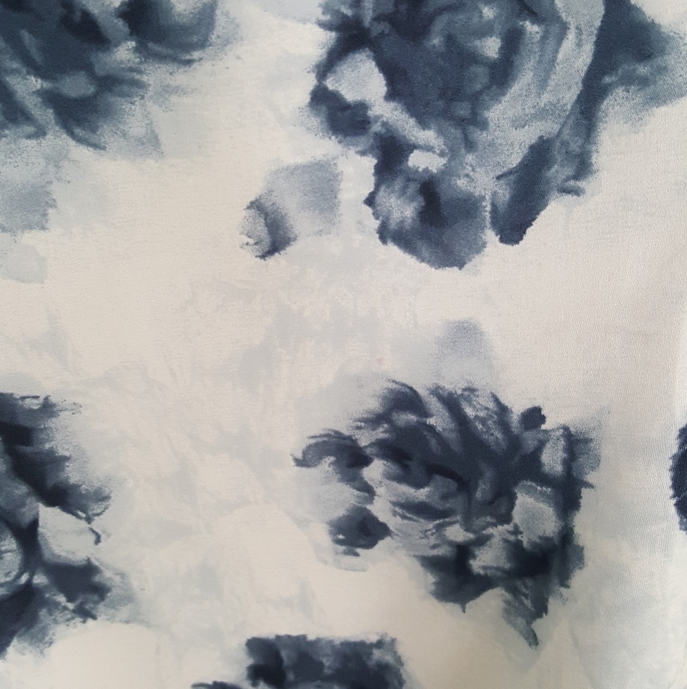 Ann Taylor Silk Top. Size S - Picture 7 of 7